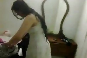 Μελαχρινή κατούρησε