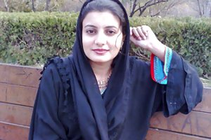 Χαριτωμένο ξανθιά πιπίλισμα και σπασμωδικές ένα πολυτελές