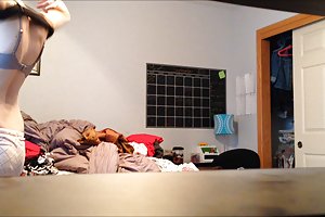 Λεπτή μωρό μου τσέτσικ βάζει τη φωτιά της αγάπης θάλασσα του σπέρματος
