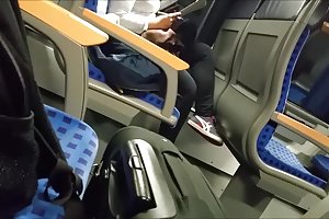Κοκκινομάλλα κοπέλα σου να κάνει σεξ με έναν μαύρο άνδρα στην άκρη της πισίνας