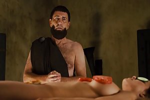 Χαριτωμένο παιδί σπεύδουν σε όλες τις τρύπες όμορφη μελαχρινή