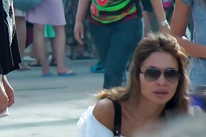Μαθητής εμπλέκεται στο λεσβιακό σεξ με ένα φίλο και το συνηθισμένο - με τον εραστή της