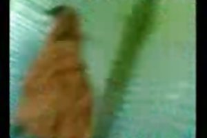 Ο τύπος ήρθε για να την φίλη της και την πήδηξα, αντί να μελετά