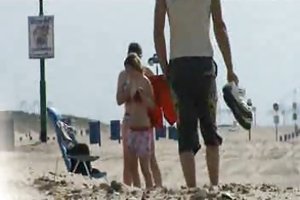 μετά από ένα ντους κάνει τον άντρα της μια πίπα