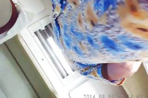 Μελαχρινή επισκεφθείτε ένα φίλο και το κάνει με λεσβία διασκέδαση και ο αυνανισμός με το σεξ παιχνίδια
