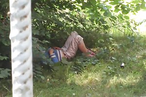 Φαλακρός άνδρας πηδάει ομορφιάς κώλο και πολύ καιρό φίλος είναι άκαμπτος πουλί