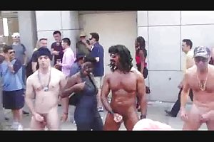Για αυτόν τον μαλάκα να κάψει, όχι μόνο άνδρες αλλά και γυναίκες