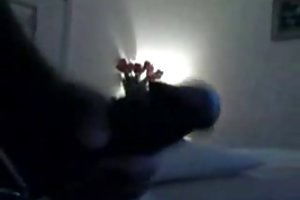 Ο τύπος βρίσκεται σε νεαρή φίλη κατά τη διάρκεια της γιόγκα