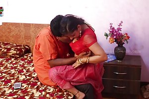 Τα πολιτικά αστυνομικός έχει μια νεαρή κοπέλα, το συντομότερο θέλει