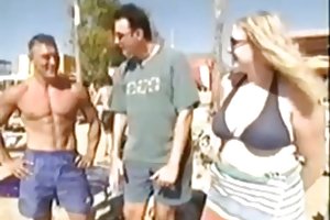 Η νοσοκόμα στον κώλο