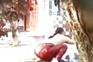 Λεπτή νυμφομανής είναι χάλια από τρία παιδιά στο κατάστημα